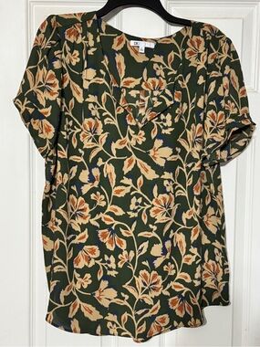 DR2 Olive Green Floral Short Sleeve Top NWOT